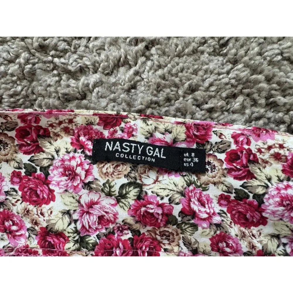 This beautiful Nasty Gal mini dress in size 4 features a vibrant floral print - Picture 12 of 12